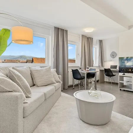 Empire Living: Marktplatz