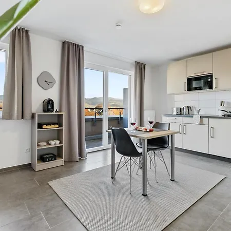 Empire Living: Marktplatz